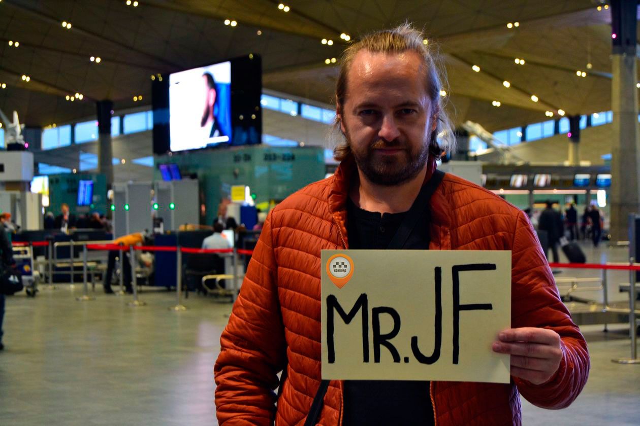 Встреча с табличкой в аэропорту Пулково СПб Встреча с табличкой